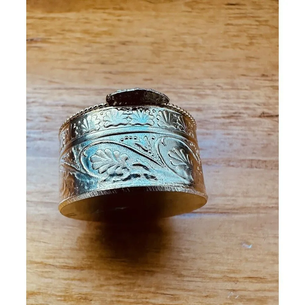 Vintage Floral Top Miniature Round‎ Pill Box Trinket Box Stamped Italy Gold Tone
